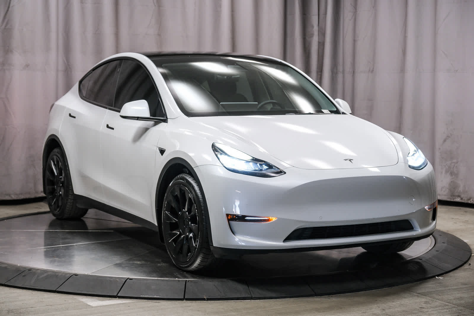 Used 2022 Tesla Model Y Long Range AWD/4WD image 5