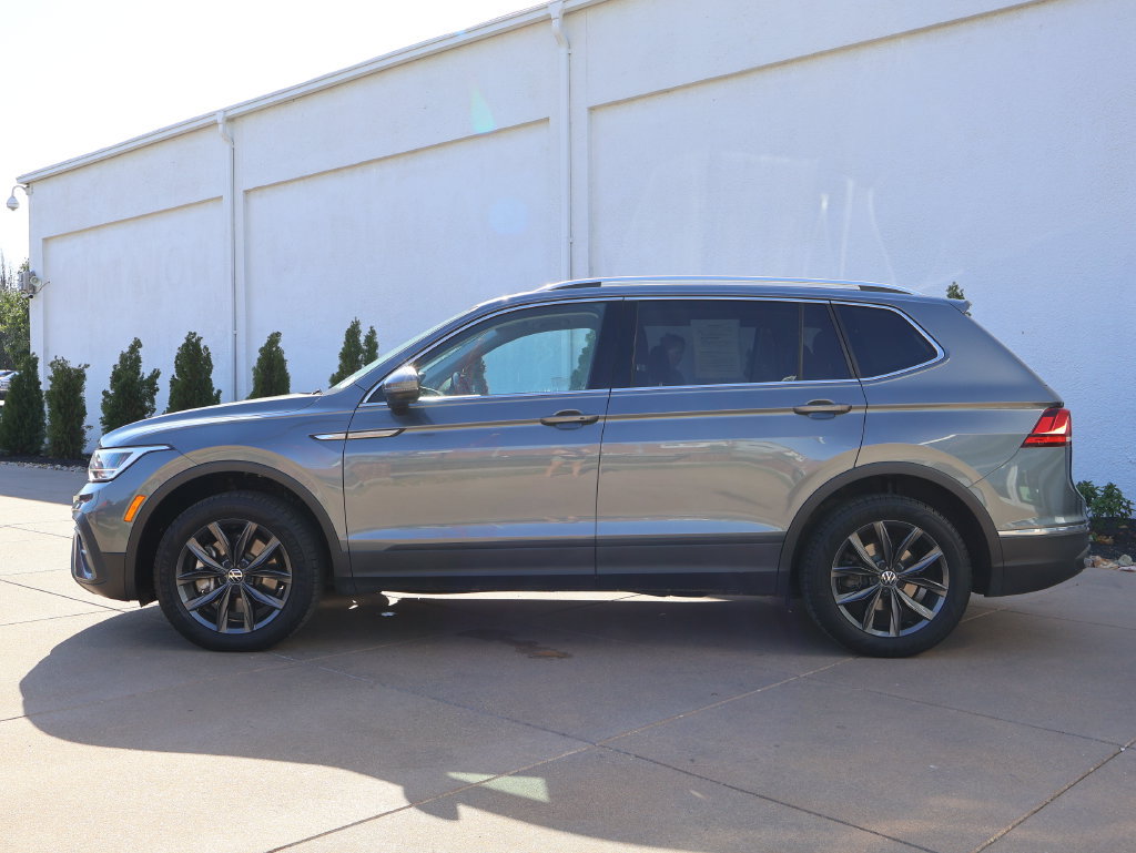 Used 2023 Volkswagen Tiguan SE AWD/4WD image 3