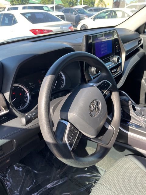 Used 2023 Toyota Highlander L FWD image 14