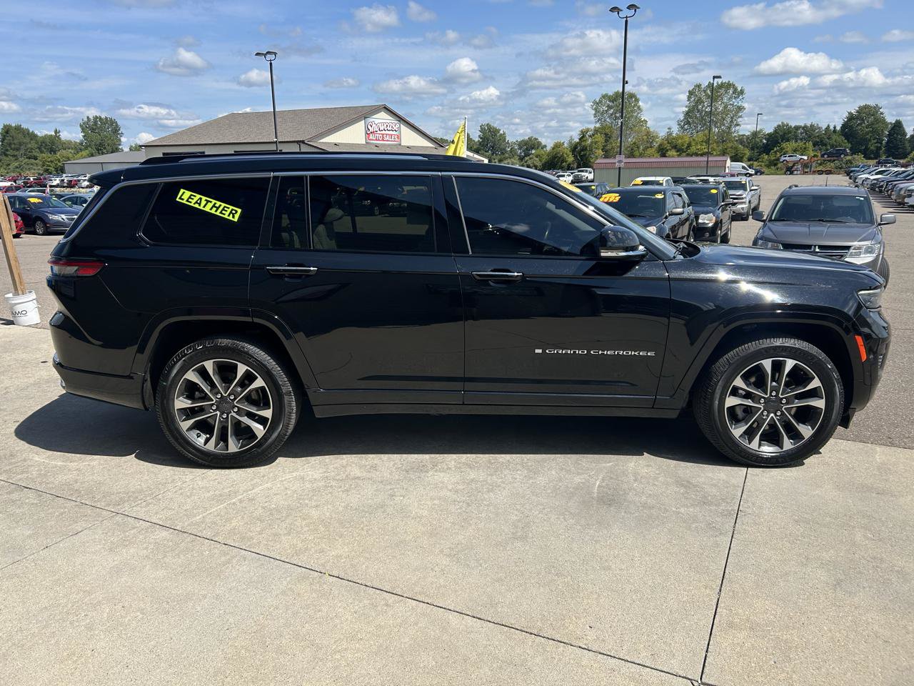 Used 2021 Jeep Grand Cherokee L Overland w/ Luxury Tech Group IV AWD/4WD image 4