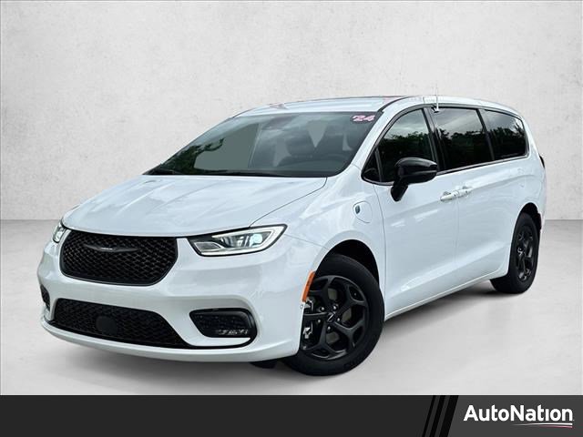Used 2024 Chrysler Pacifica Limited