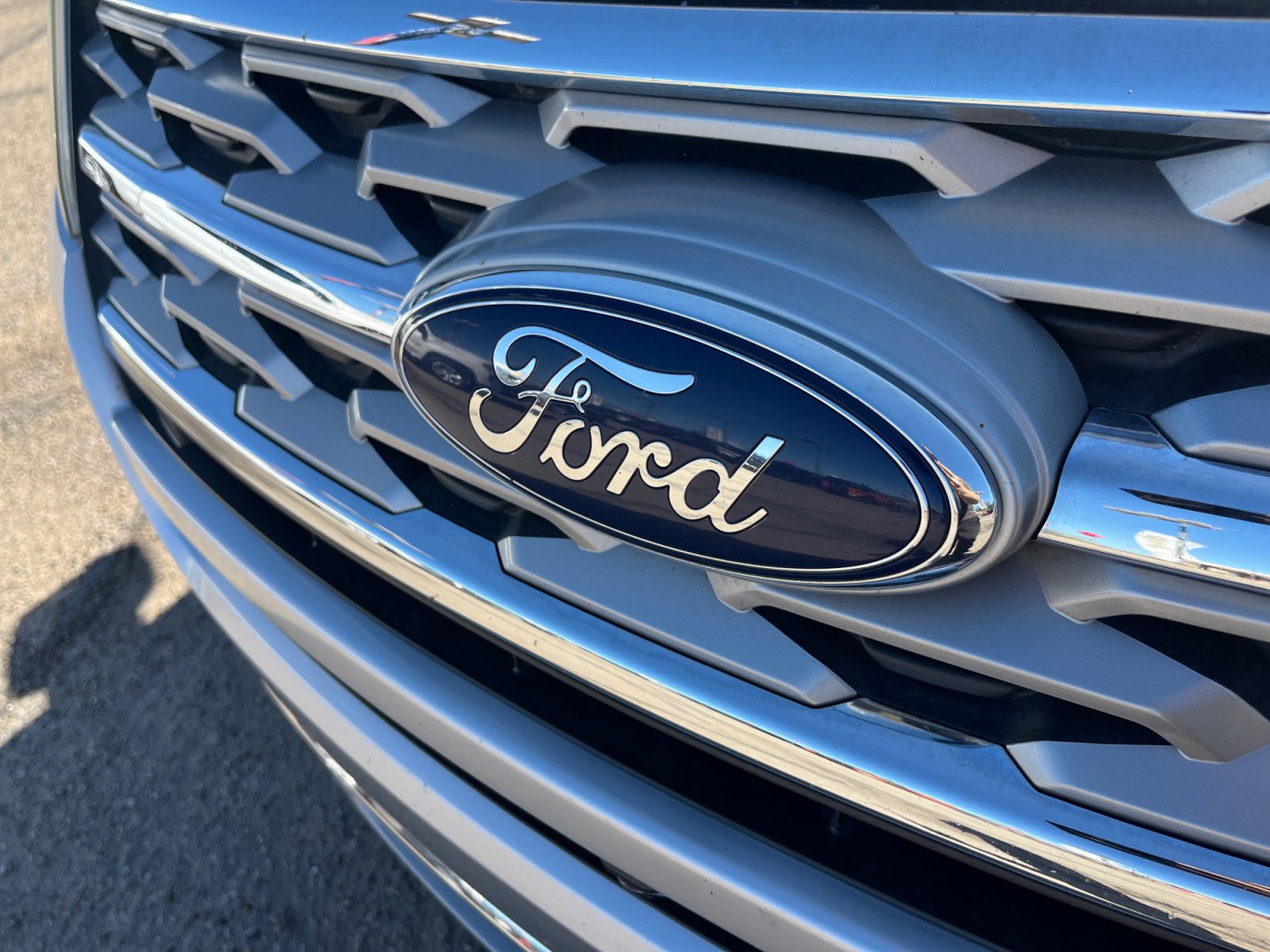 Used 2018 Ford Explorer Limited w/ Ford Safe & Smart Package image 23