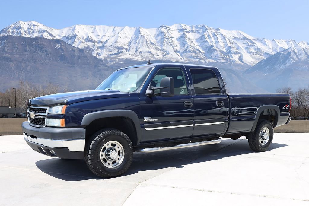 Used 2007 Chevrolet Silverado 2500 LT w/ Heavy-Duty Power Package AWD/4WD image 2