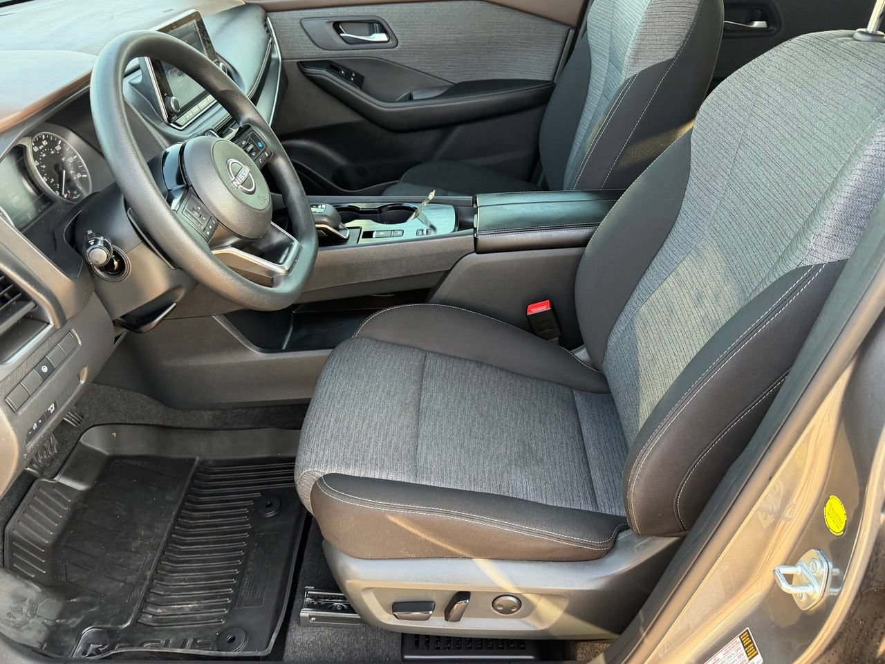 Certified 2023 Nissan Rogue SV FWD image 27
