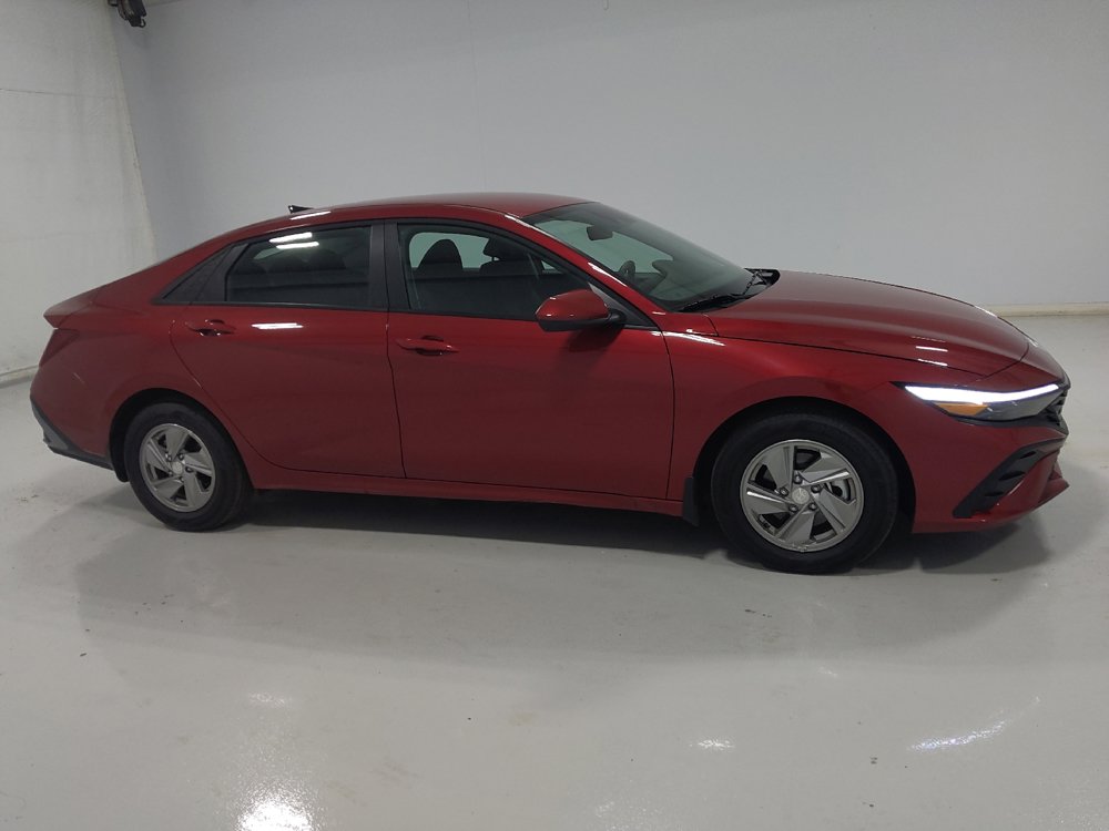 Used 2025 Hyundai Elantra SE FWD image 11