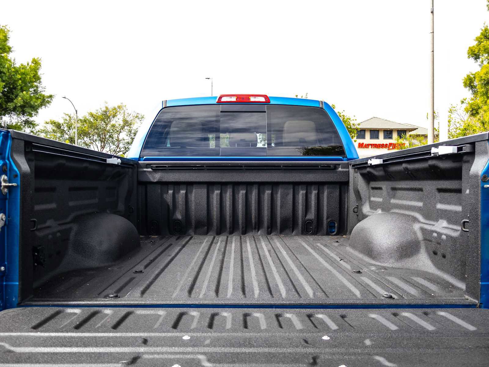 Used 2016 Toyota Tundra Limited w/ Limited Premium Package AWD/4WD image 15