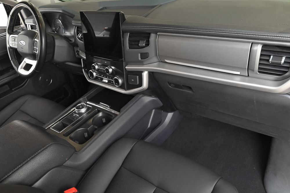 Used 2024 Ford Expedition XLT RWD image 16