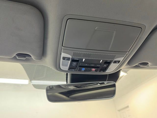 Used 2020 Acura TLX image 28