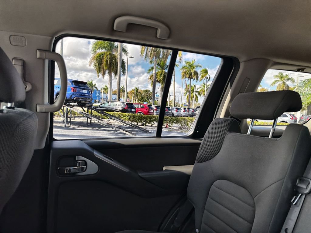 Used 2010 Nissan Pathfinder S image 11