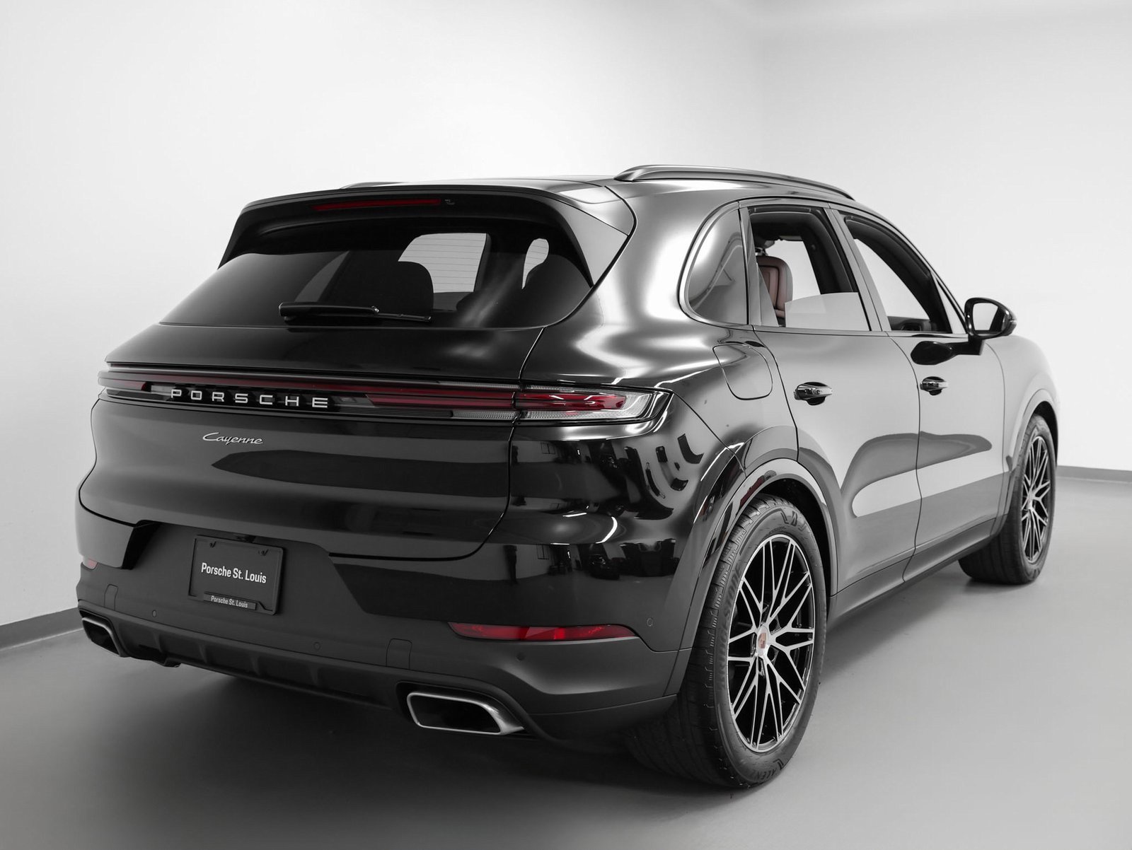 Used 2025 Porsche Cayenne image 12