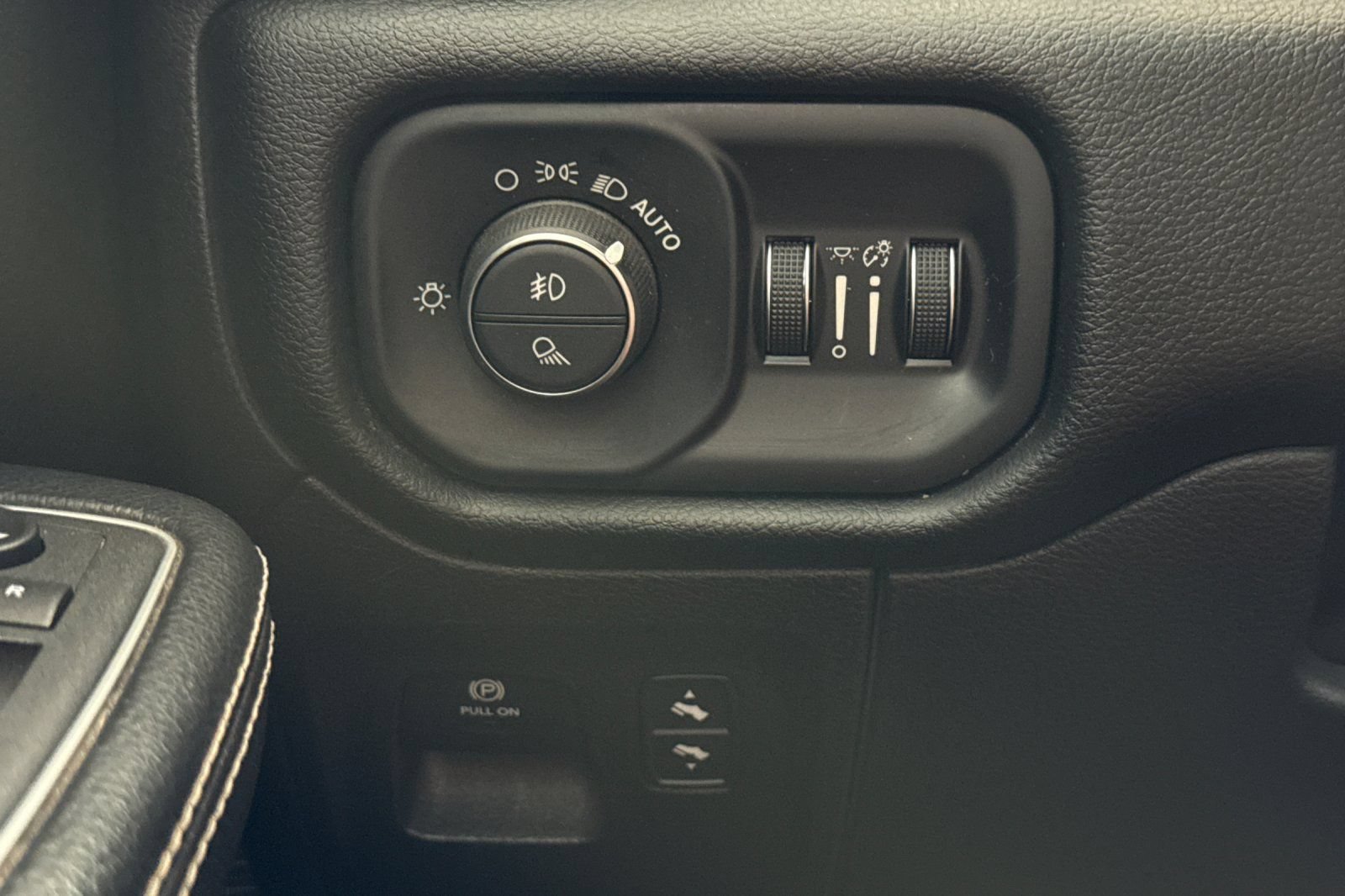 Used 2022 RAM 1500 Laramie AWD/4WD image 29