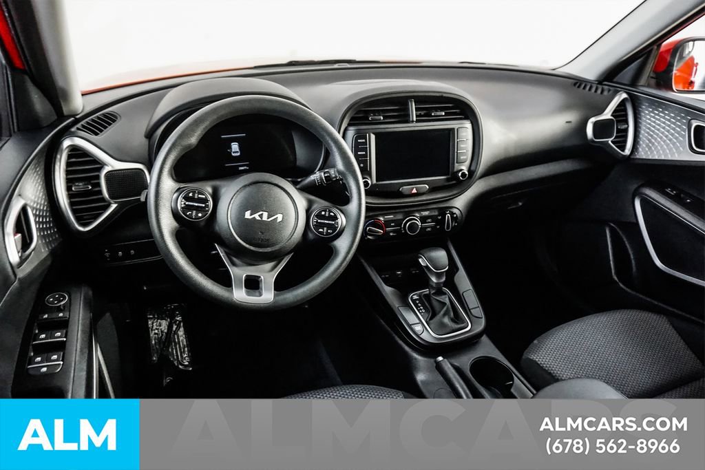 Used 2025 Kia Soul LX w/ LX Technology Package FWD image 22