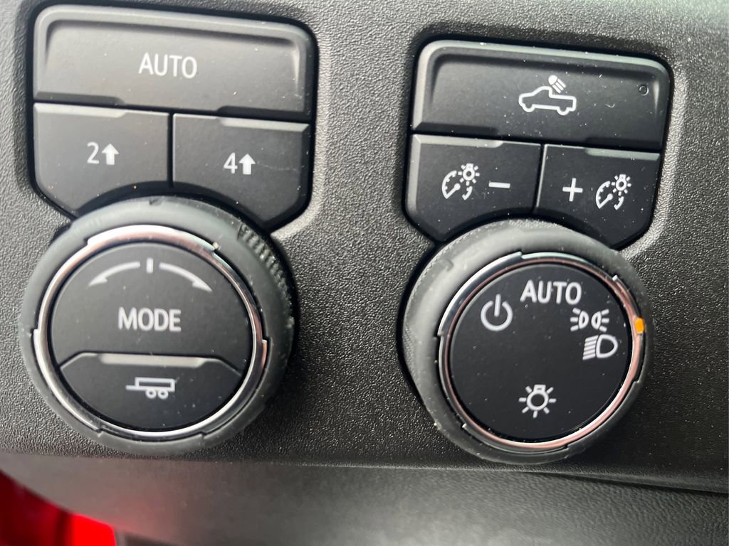 Used 2025 Chevrolet Silverado 1500 LT image 15