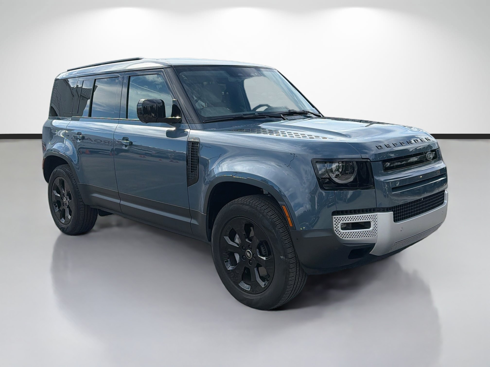 Used 2025 Land Rover Defender 110 S AWD/4WD image 7