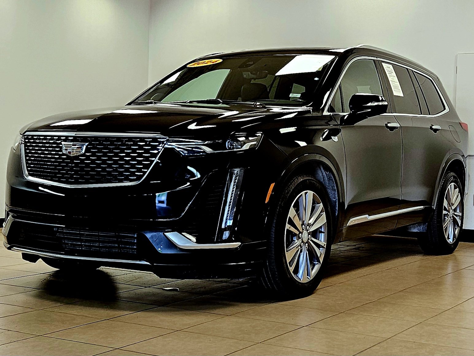 Used 2024 Cadillac XT6 Premium Luxury w/ Technology Package AWD/4WD image 3