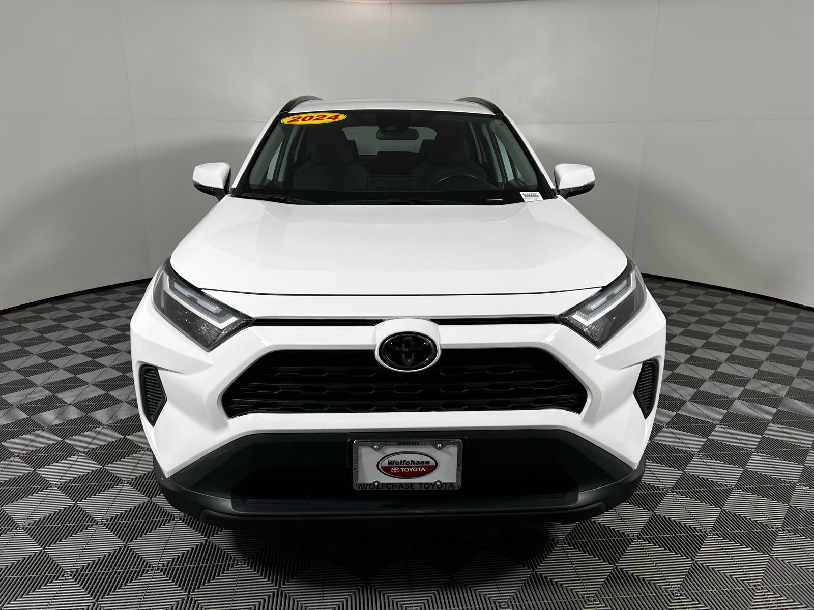Used 2024 Toyota RAV4 XLE AWD/4WD image 2