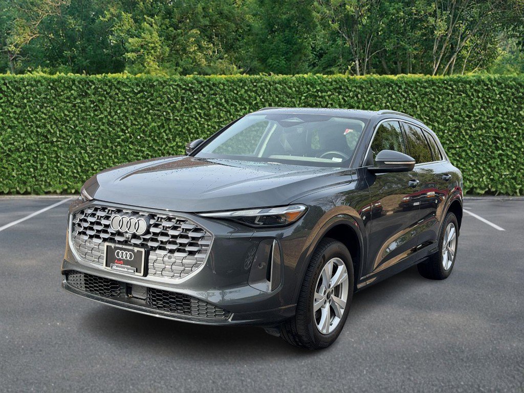 Used 2025 Audi Q5 Premium w/ Convenience Package image 8