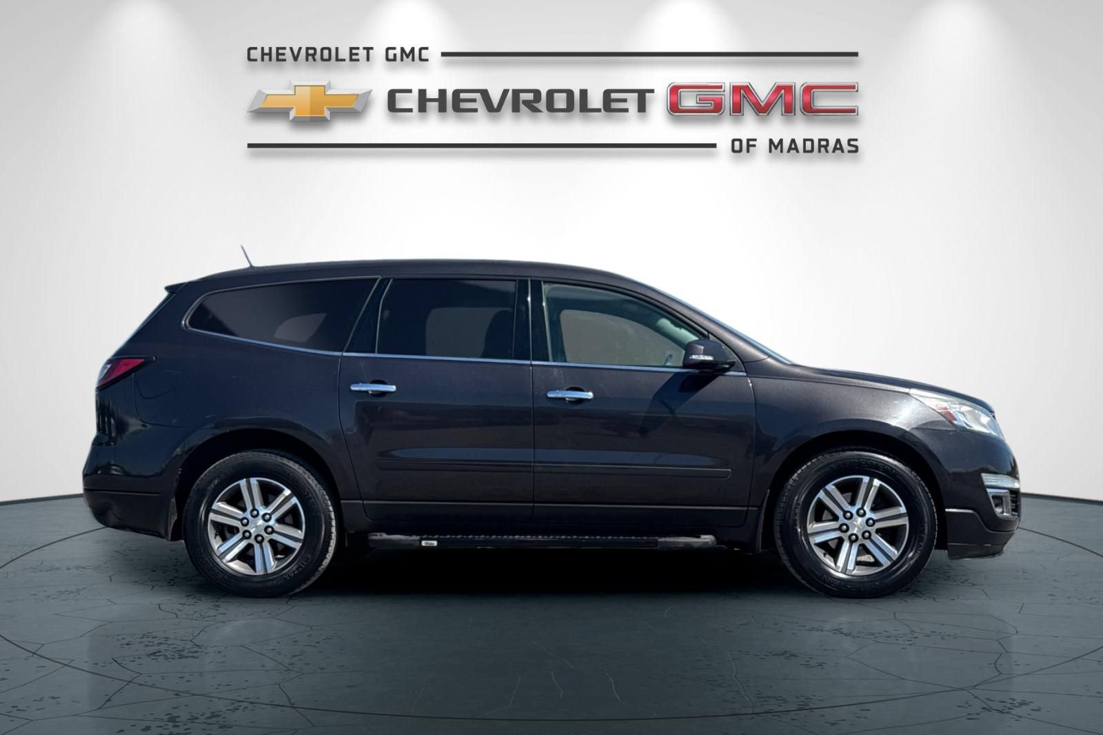 Used 2017 Chevrolet Traverse LT AWD/4WD image 2