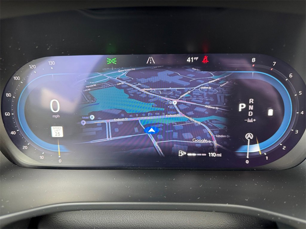 Certified 2025 Volvo XC40 B5 Plus image 18