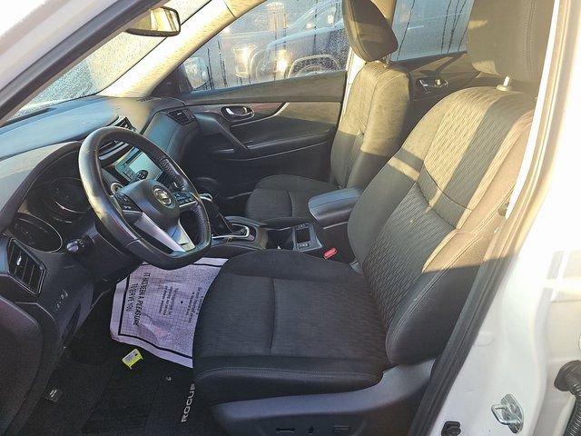 Used 2017 Nissan Rogue SV w/ SV Premium Package image 8