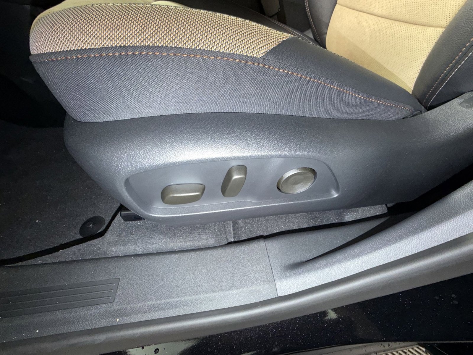 New 2026 Chevrolet Equinox ACTIV w/ Convenience Package III AWD/4WD image 14