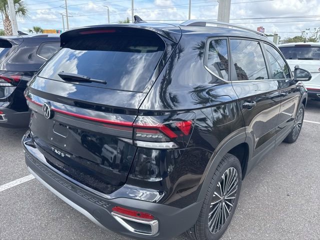 Used 2025 Volkswagen Taos SE image 9