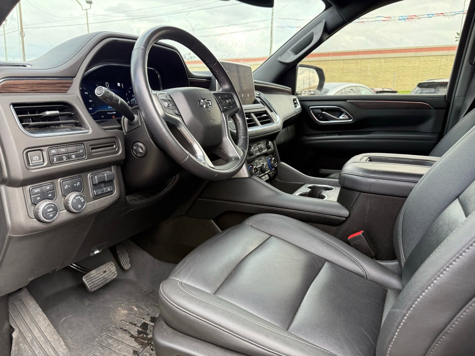 Used 2022 Chevrolet Tahoe Z71 w/ Z71 Off-Road Package AWD/4WD image 10