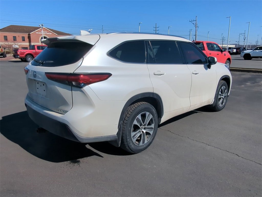 Used 2021 Toyota Highlander XLE image 8