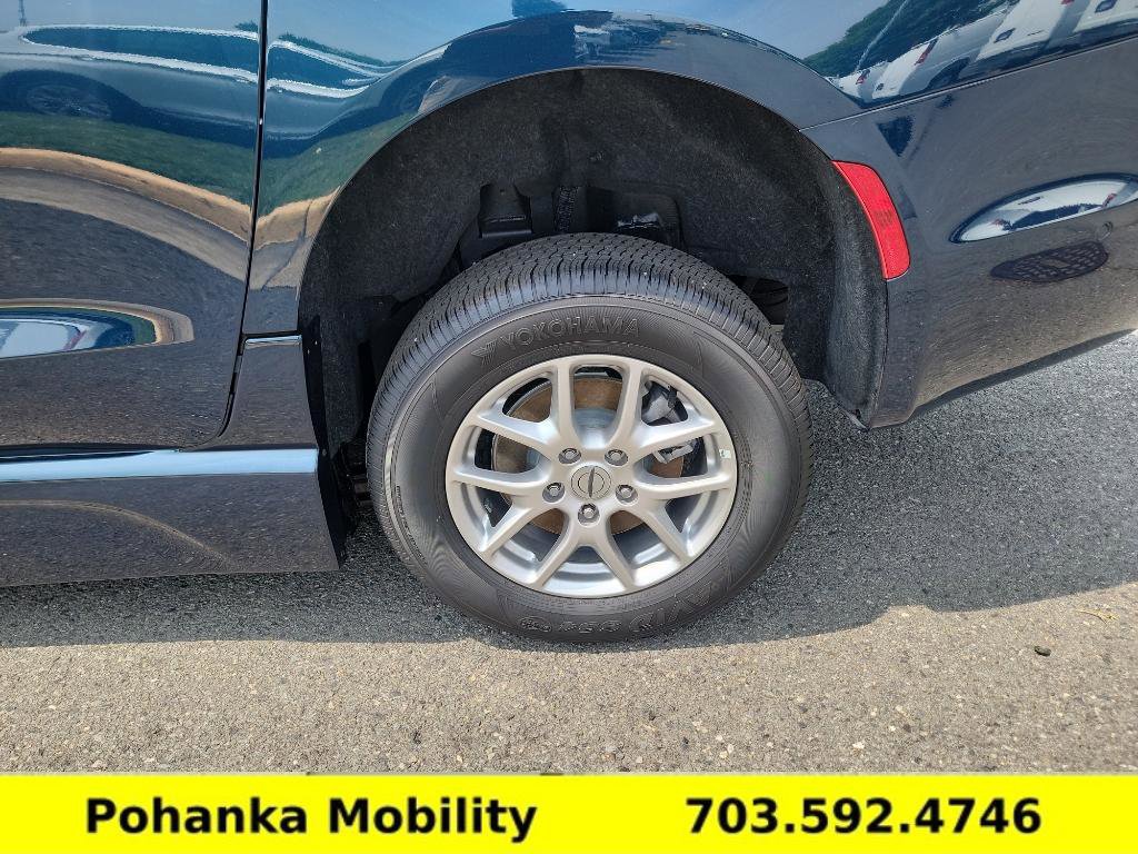 Used 2025 Chrysler Pacifica Select image 33