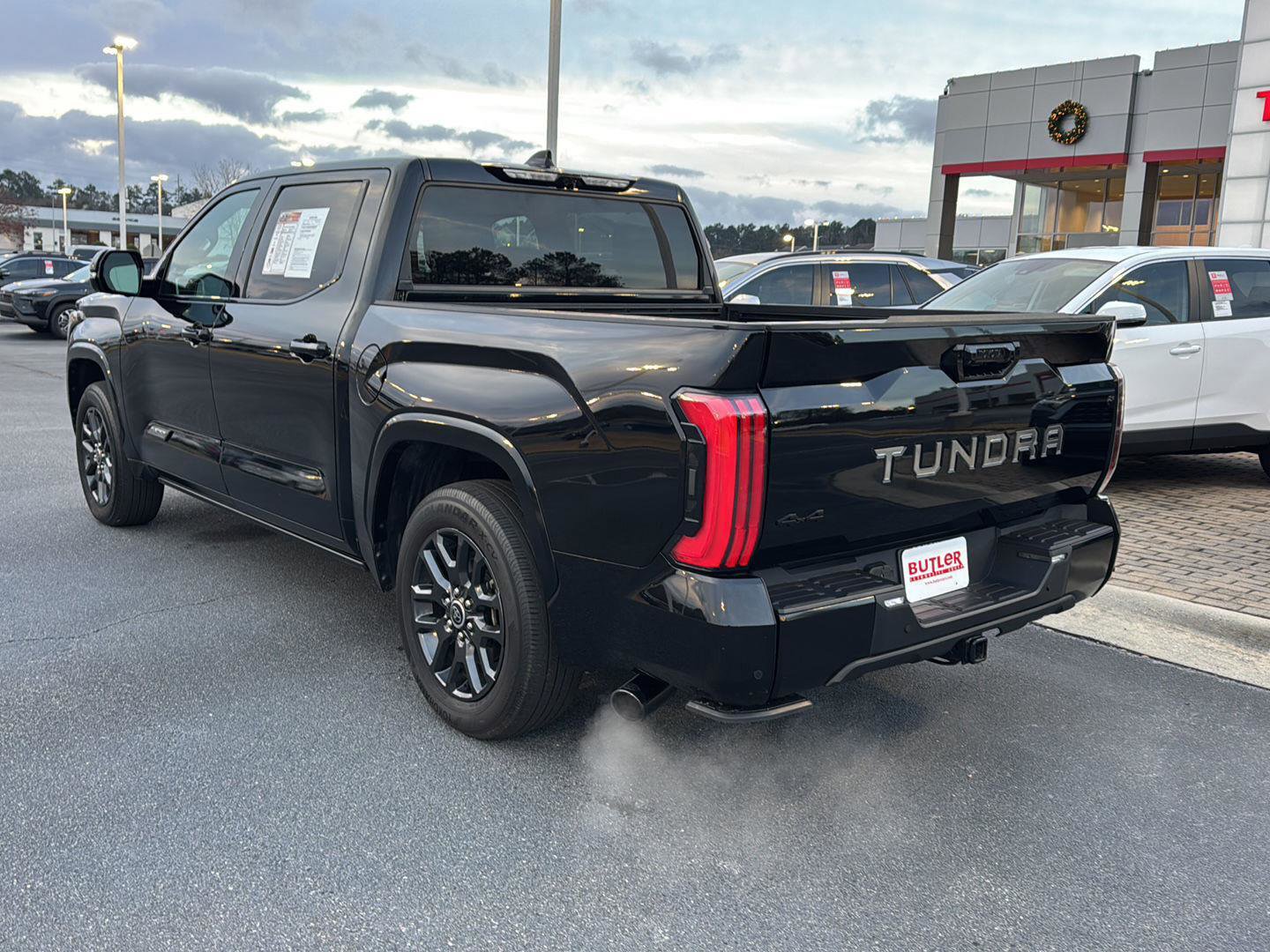 Used 2023 Toyota Tundra Platinum image 3