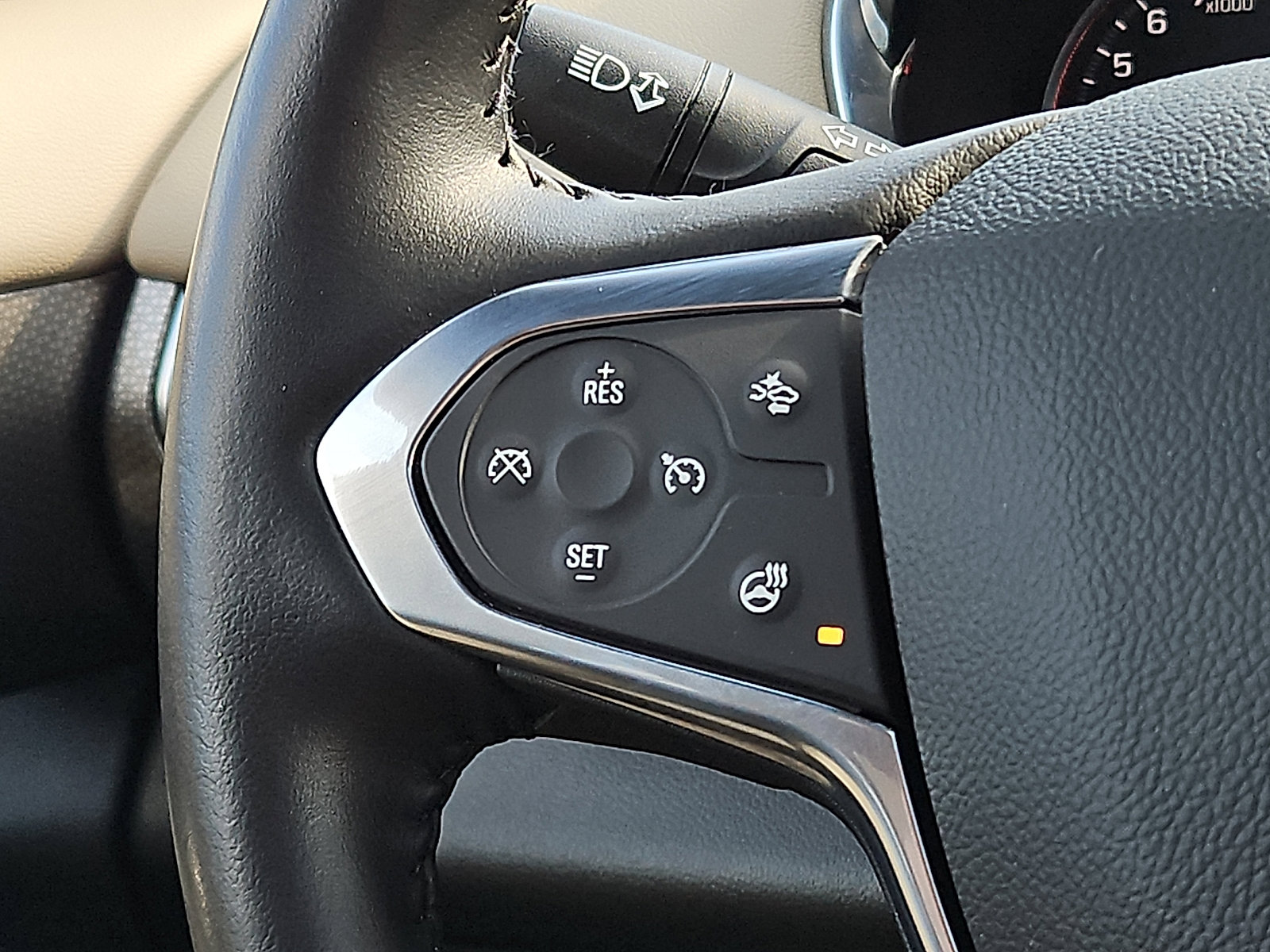 Used 2022 Chevrolet Traverse Premier image 21