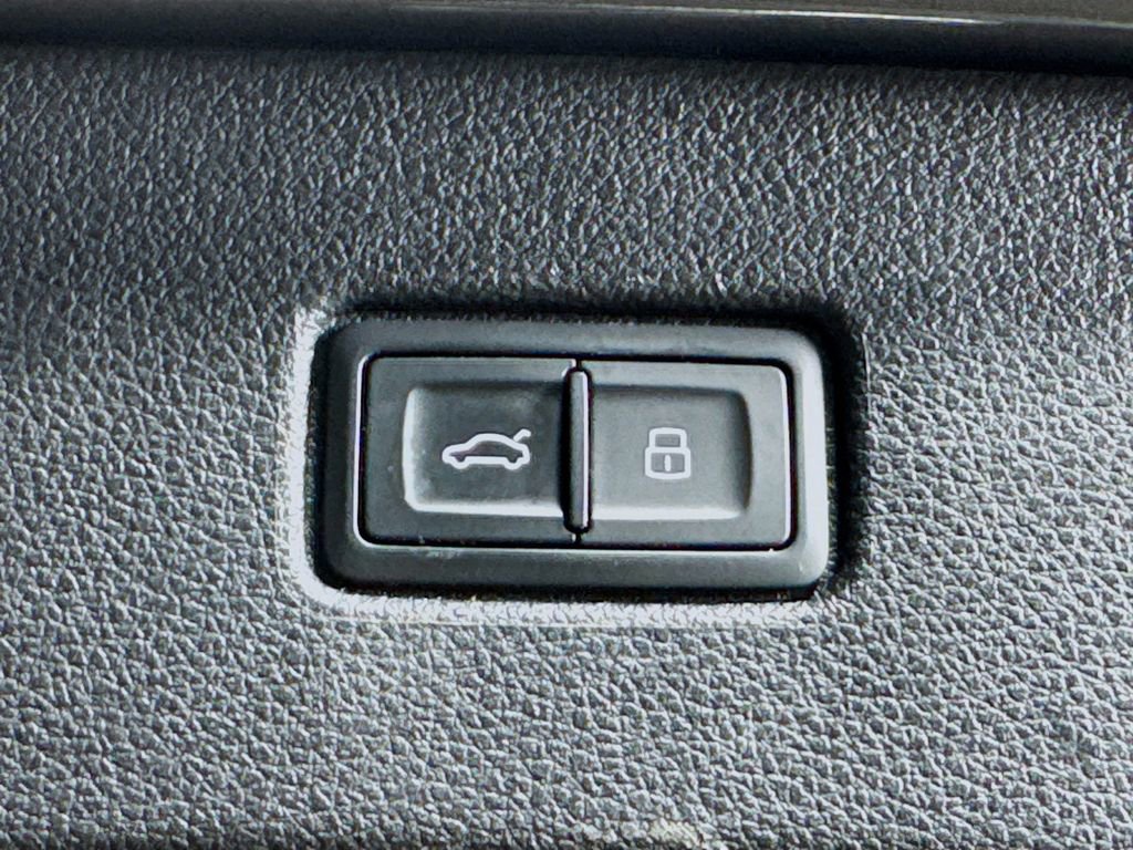 Used 2020 Audi Q7 2.0T Premium Plus w/ Premium Plus Package image 32