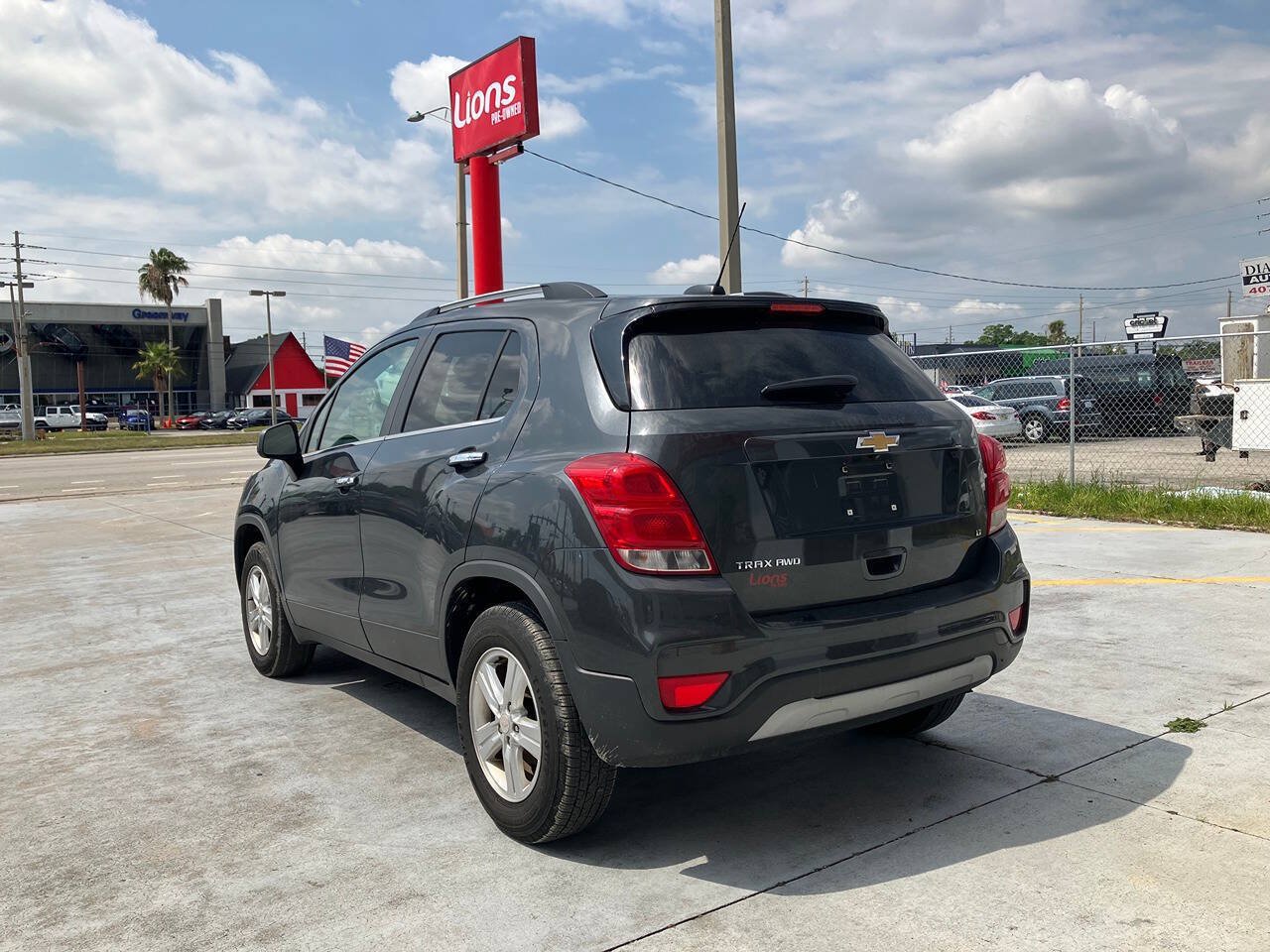 Used 2017 Chevrolet Trax LT w/ LT Convenience Package AWD/4WD image 3