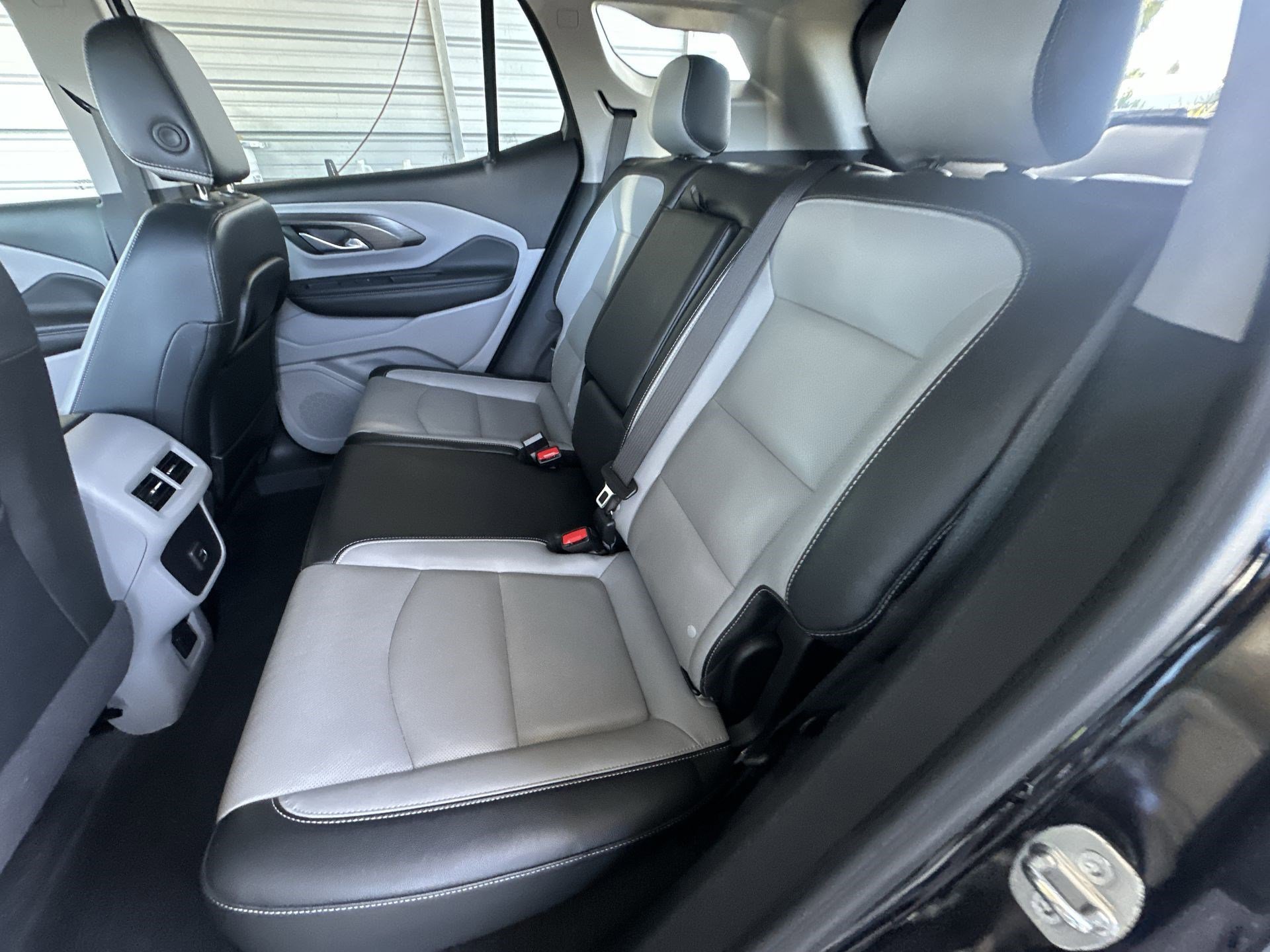 Used 2024 GMC Terrain SLT image 26