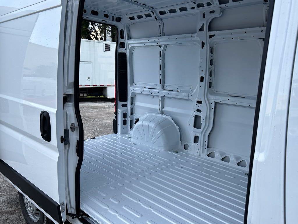 New 2024 RAM ProMaster 2500 w/ Upfitter's Prep Package FWD image 23