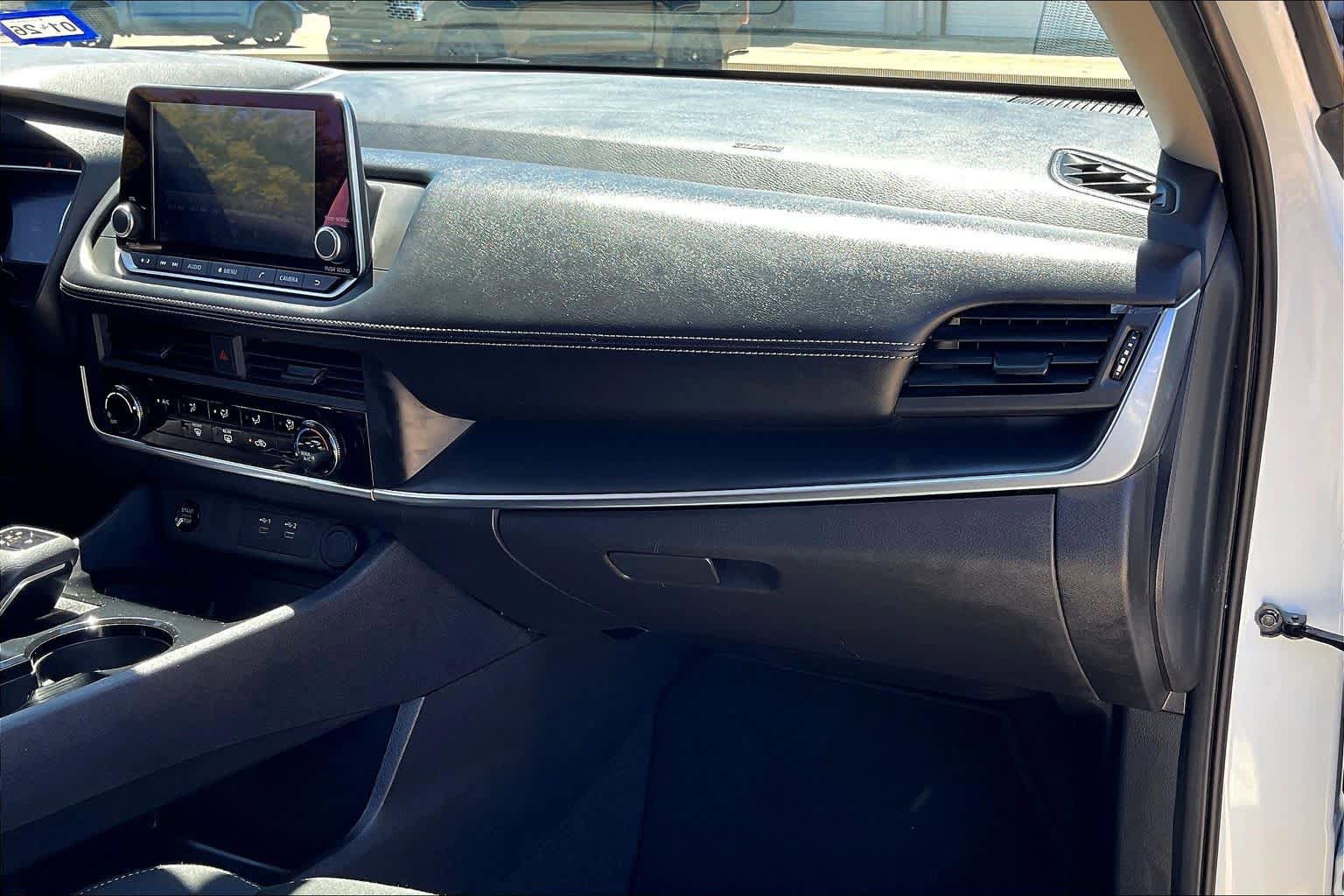 Used 2024 Nissan Rogue S FWD image 19