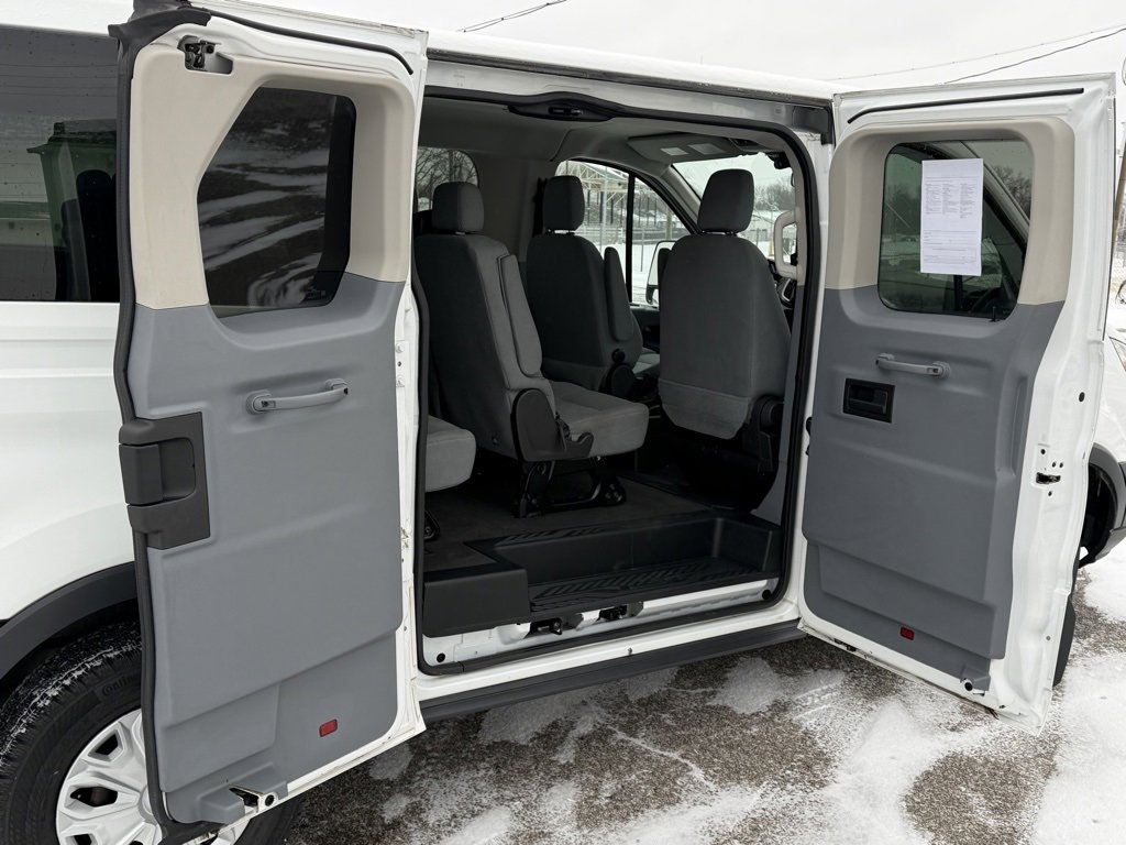 Used 2015 Ford Transit 150 XLT image 19
