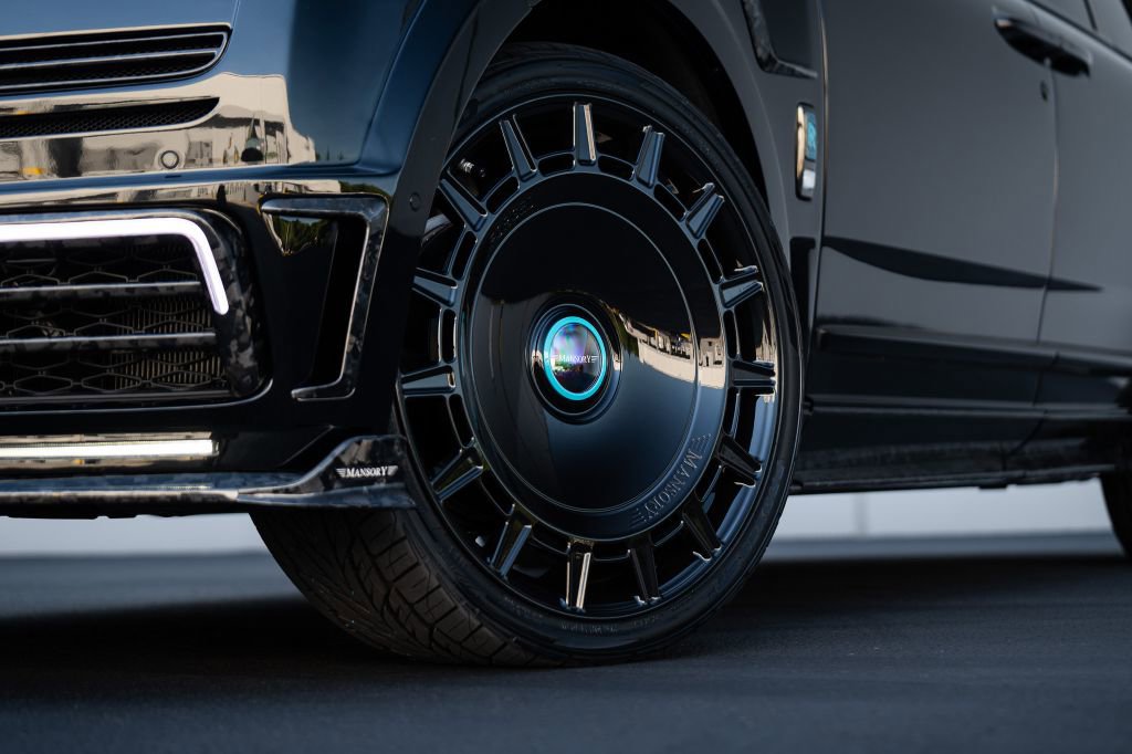 Used 2023 Rolls-Royce Cullinan Black Badge image 24