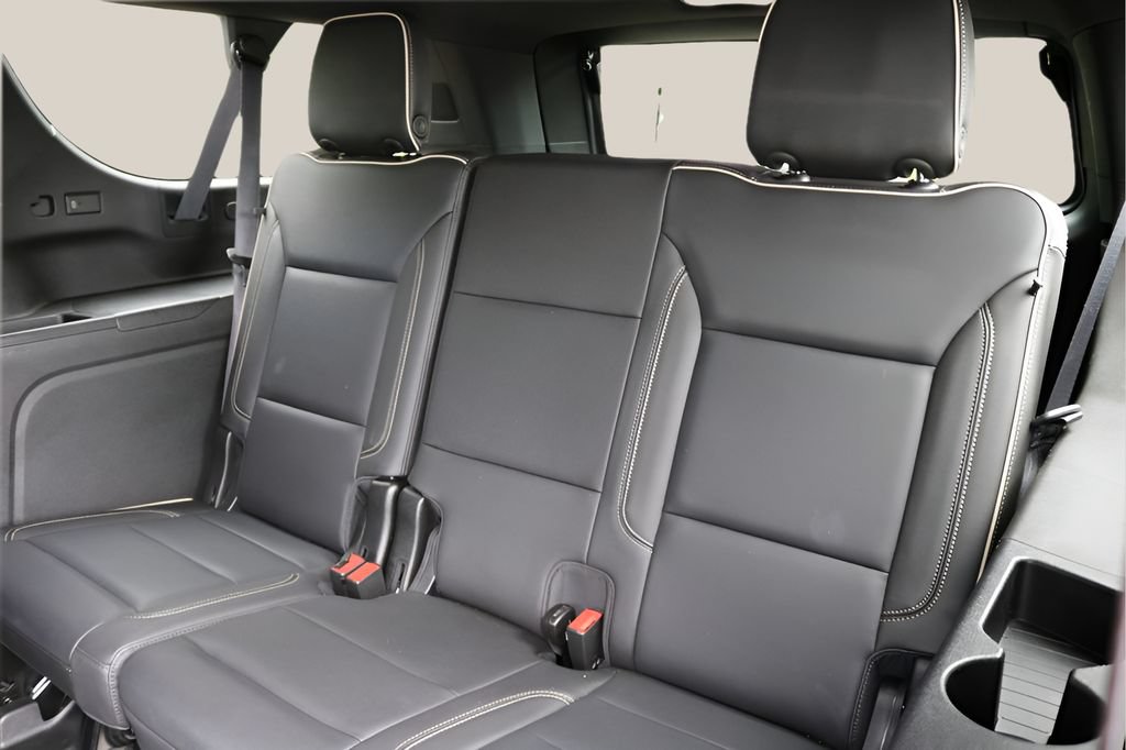 Used 2021 Chevrolet Suburban Premier w/ Premium Package RWD image 18
