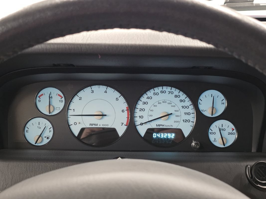 Used 2004 Jeep Grand Cherokee Limited w/ Cold Weather Group AWD/4WD image 29