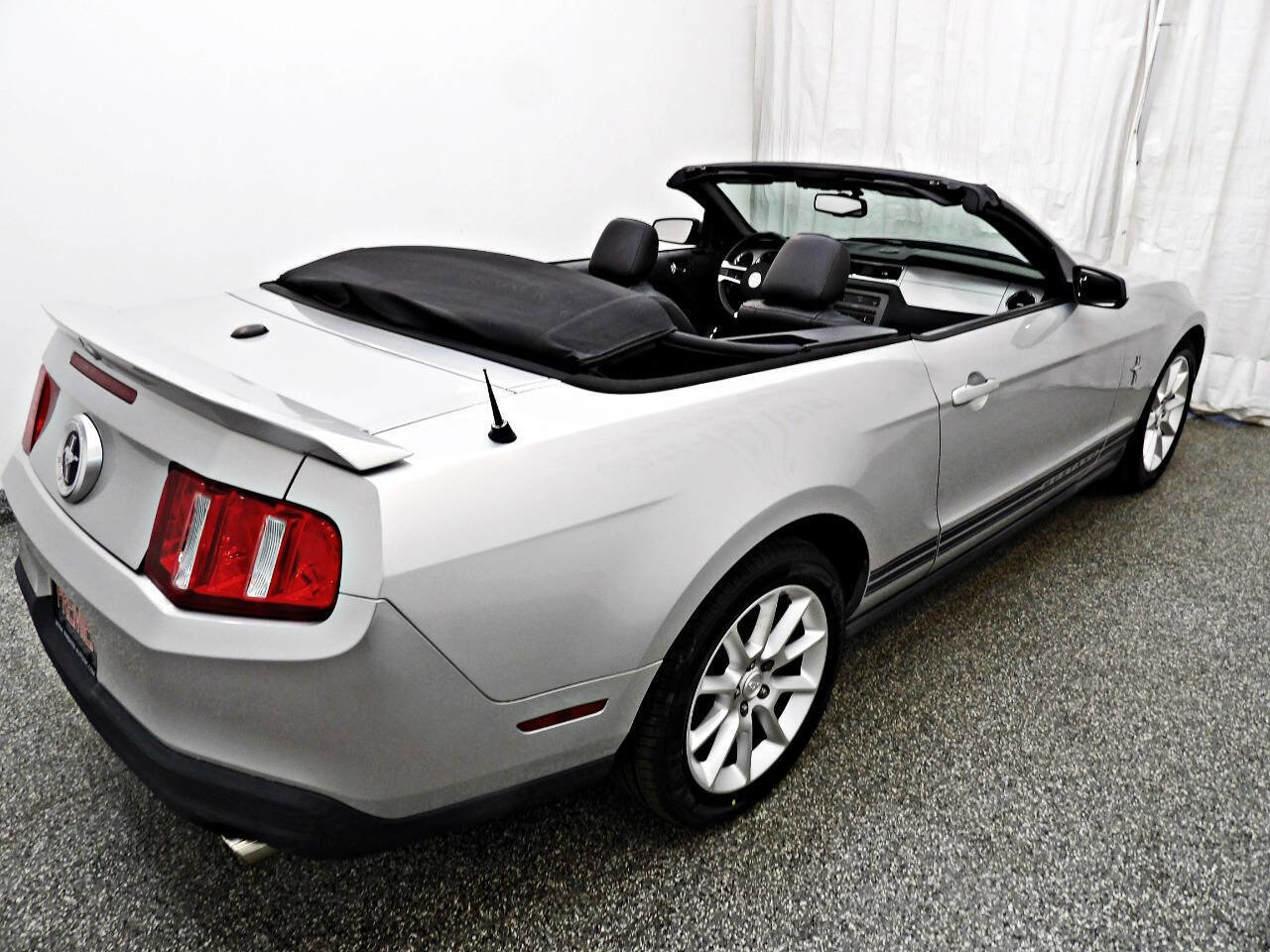 Used 2010 Ford Mustang Premium image 12