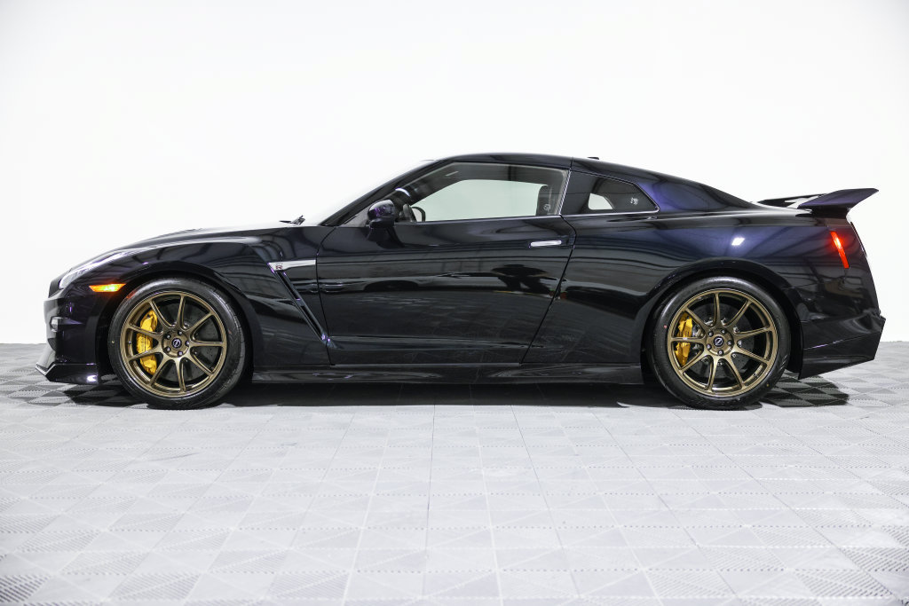 Used 2024 Nissan GT-R w/ Floor Mat Package AWD/4WD image 12
