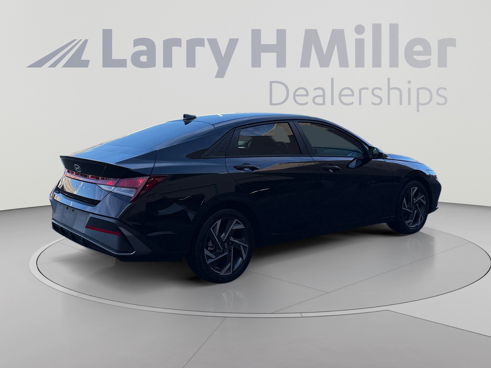 Certified 2025 Hyundai Elantra Sport FWD image 5