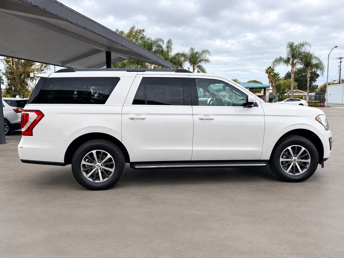 Used 2018 Ford Expedition Max XLT w/ Equipment Group 202A AWD/4WD image 6