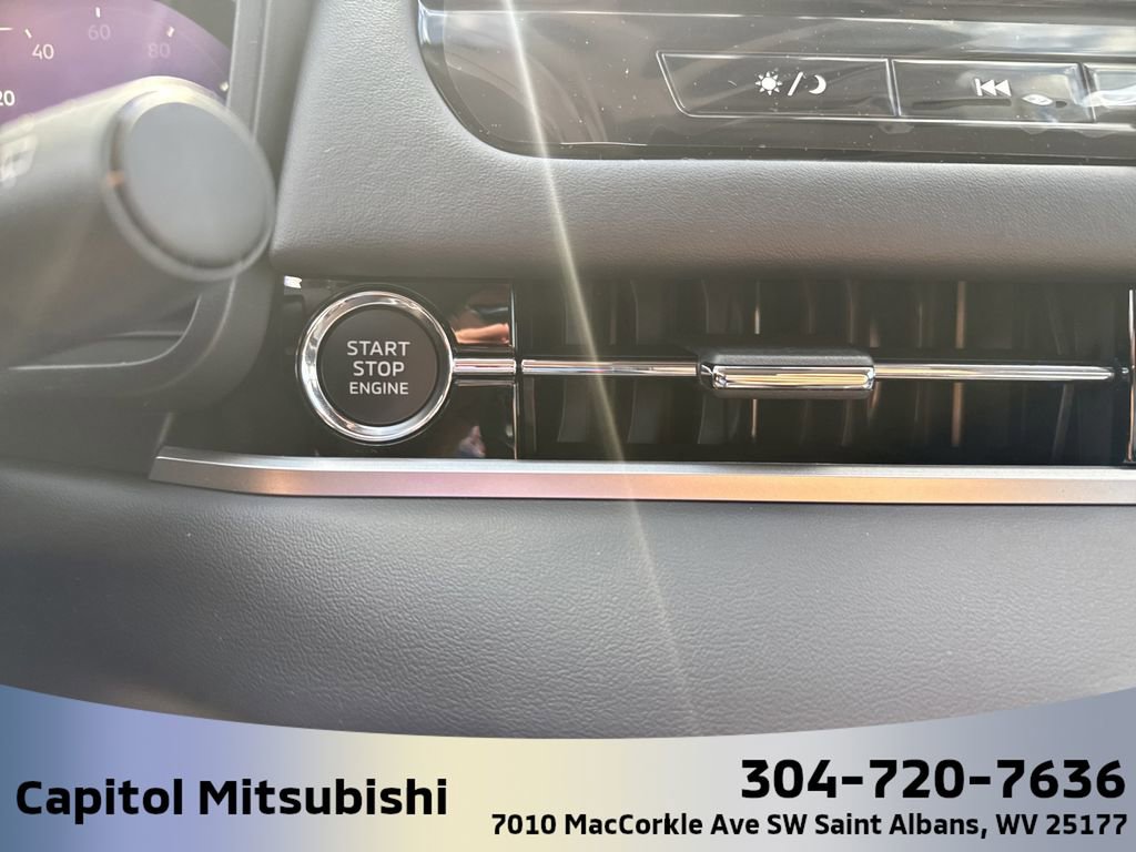 New 2025 Mitsubishi Outlander SEL image 25