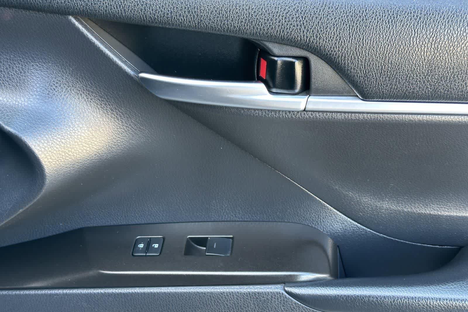 Used 2021 Toyota Camry SE FWD image 19