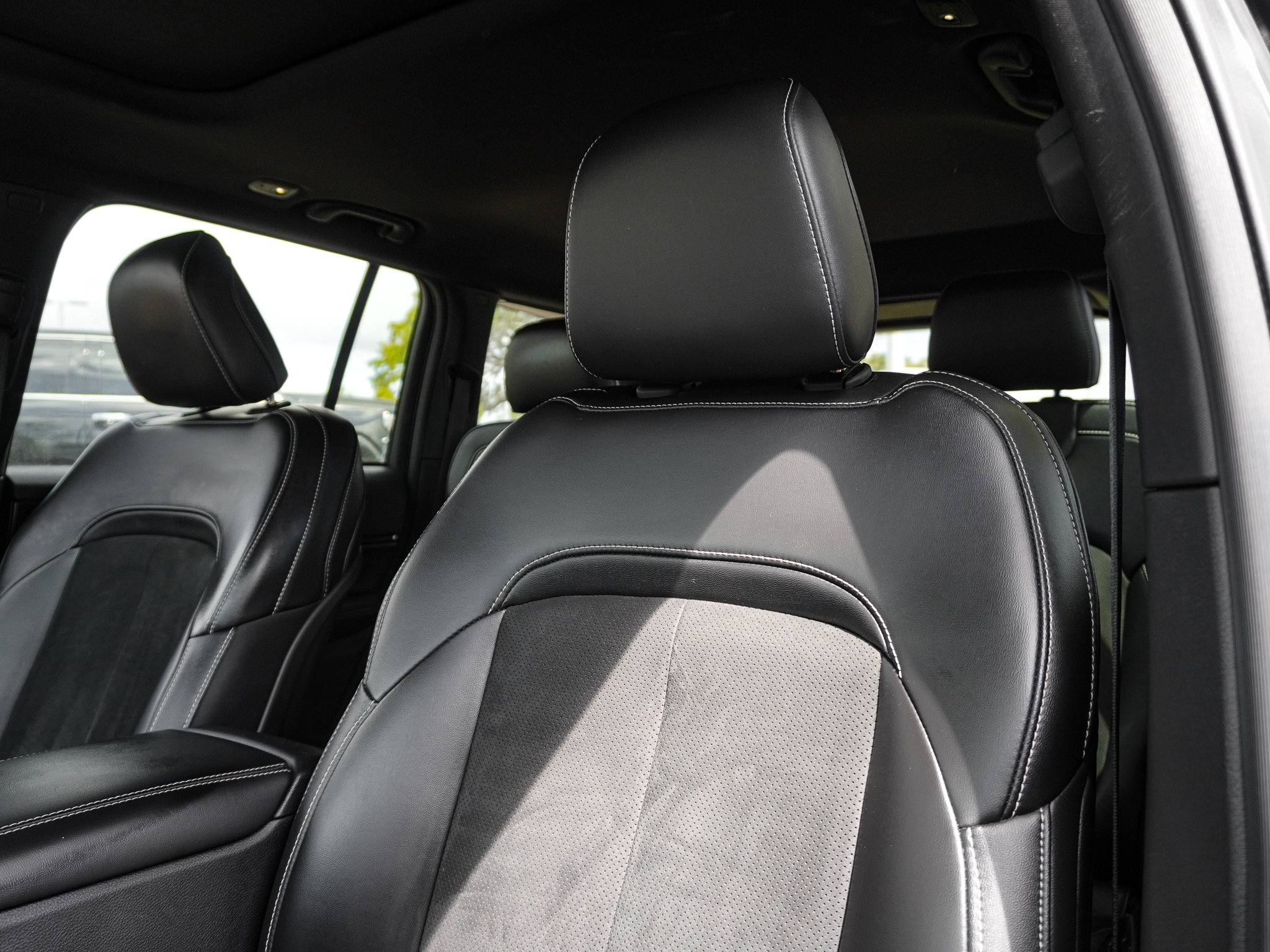 Used 2023 Jeep Grand Cherokee Altitude image 16