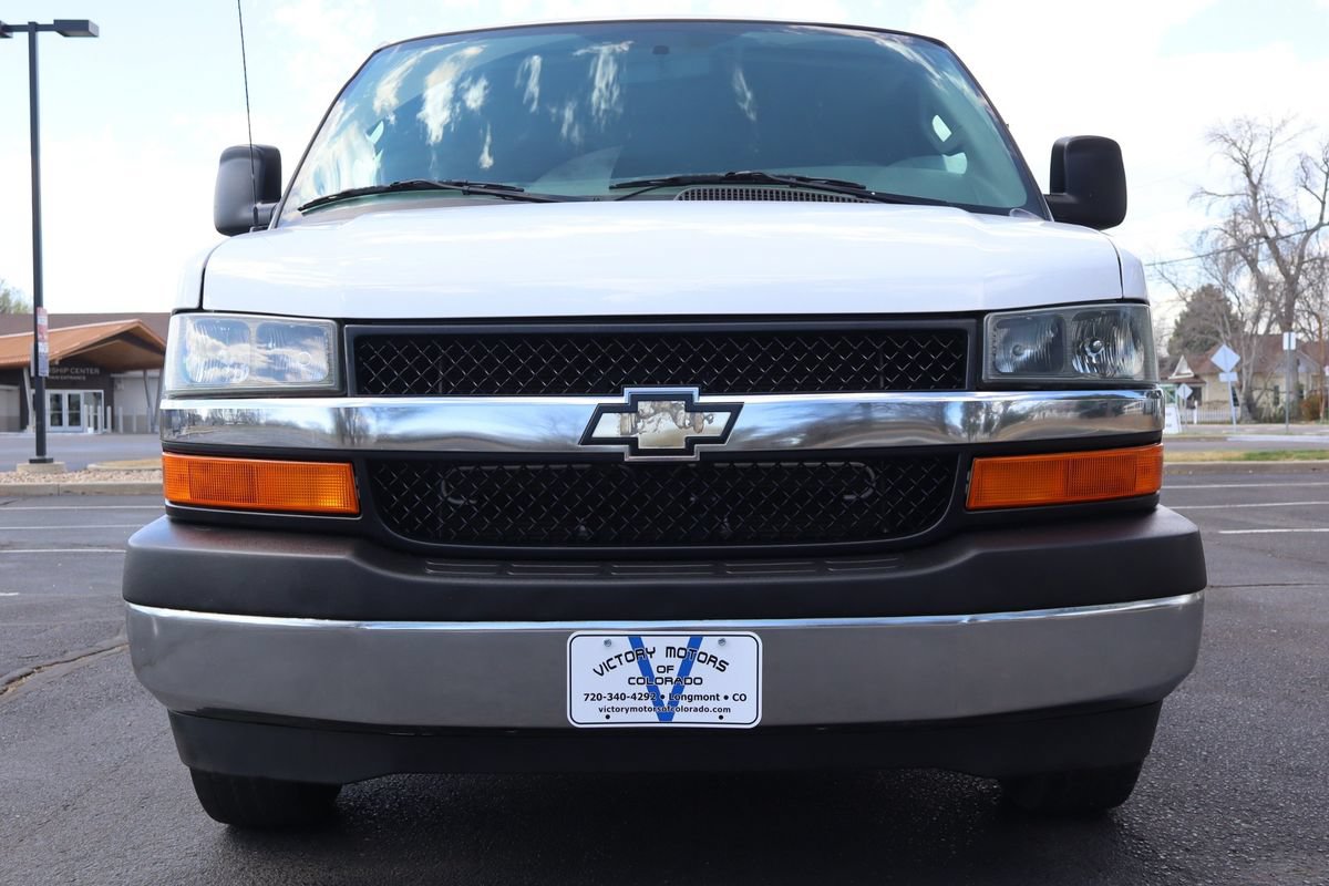 Used 2017 Chevrolet Express 3500 LT w/ LT Preferred Equipment Group RWD image 13