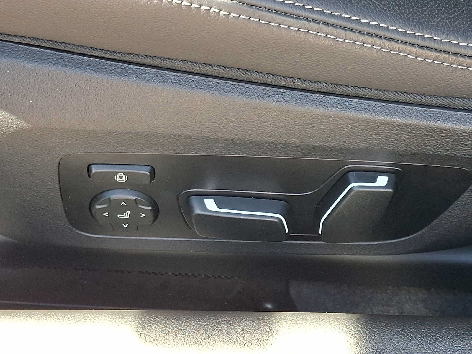 Used 2024 BMW M2 w/ Lighting Package RWD image 27