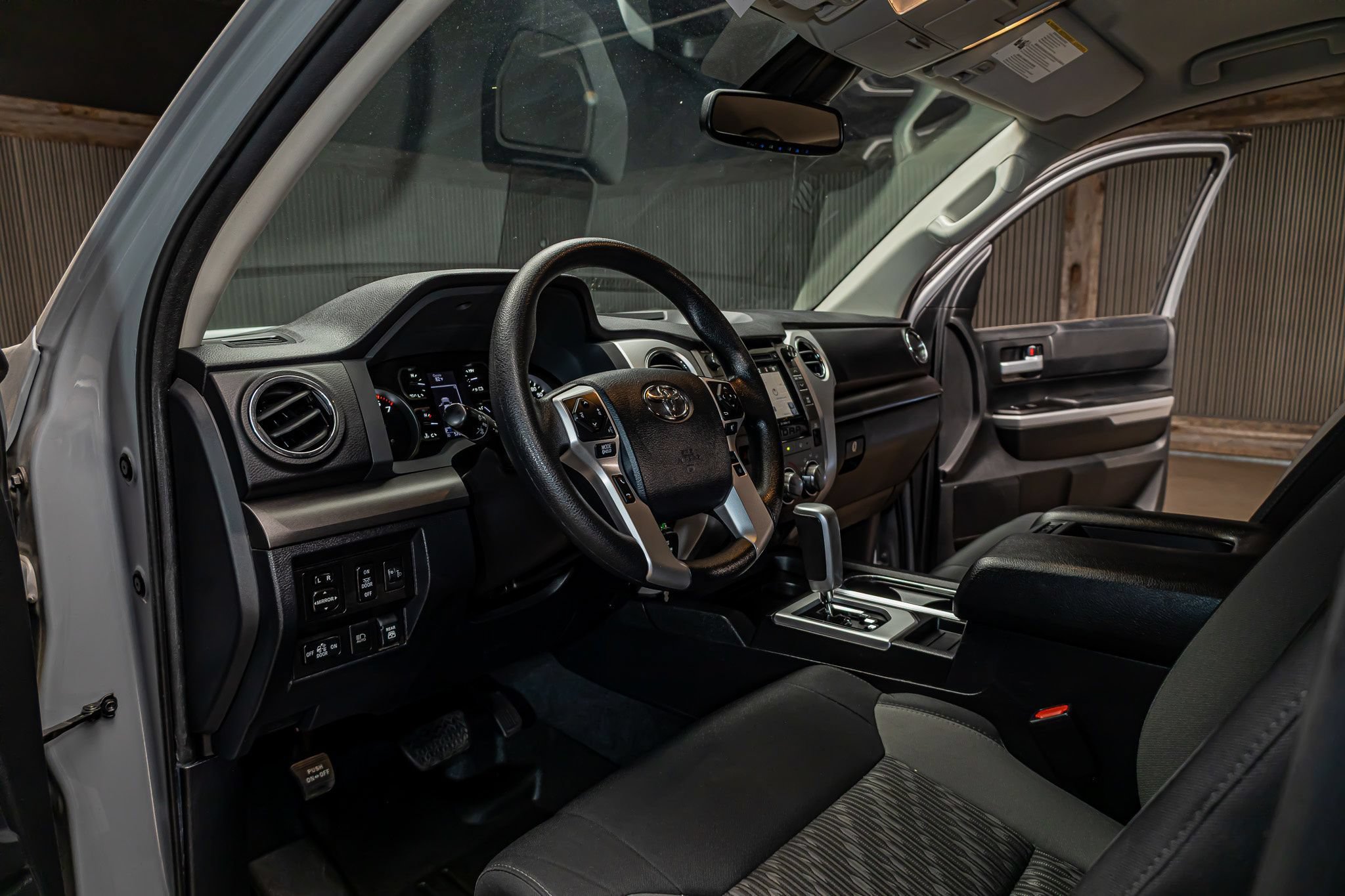 Used 2019 Toyota Tundra SR5 w/ SR5 Upgrade Package AWD/4WD image 12